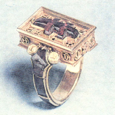 The reliquary ring with the Cross of Lorraine